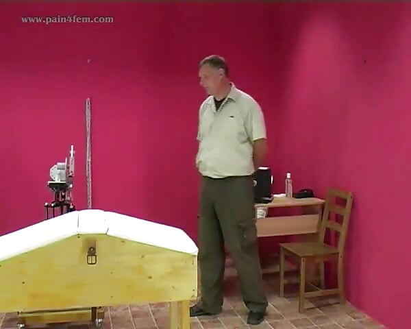 Mia Spanking Machine - Ass Whipping