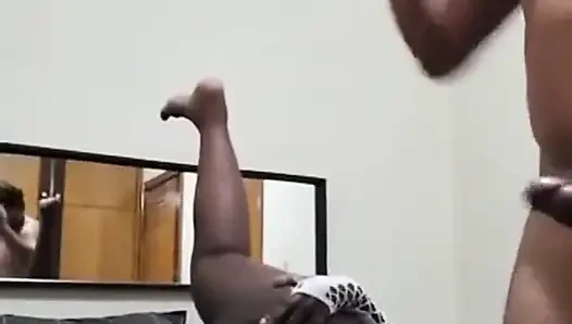 Çok sikişmeyi seviyor...