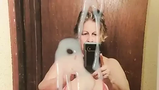 Boşalmak haraç için bir büyük memeler bbw