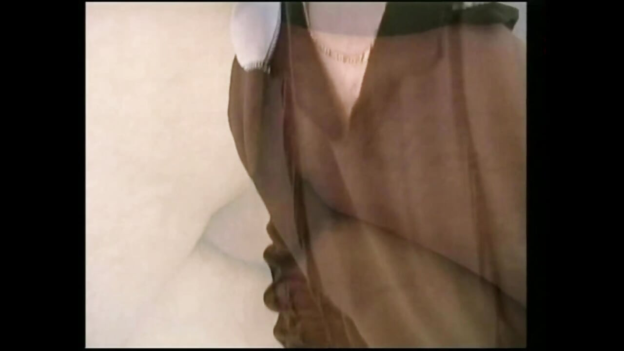 Sexy brunette nauwelijks geneukt door een gemaskerde man