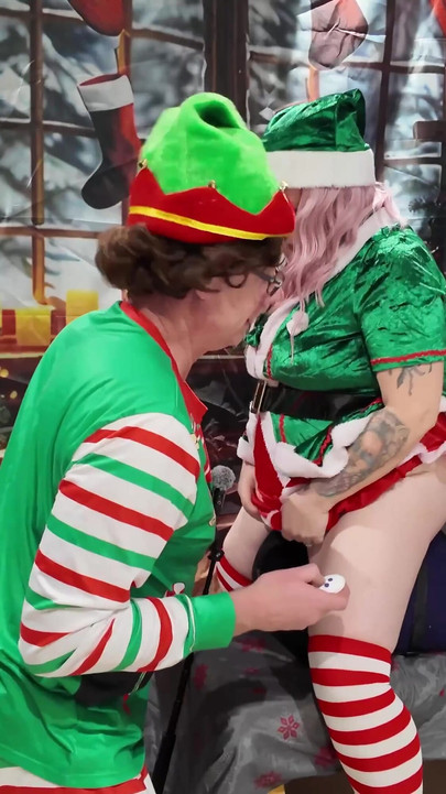 Άτακτα ξωτικά στο ράφι σεξουαλικών παιχνιδιών Ημέρα 3 | Κλιπ 1