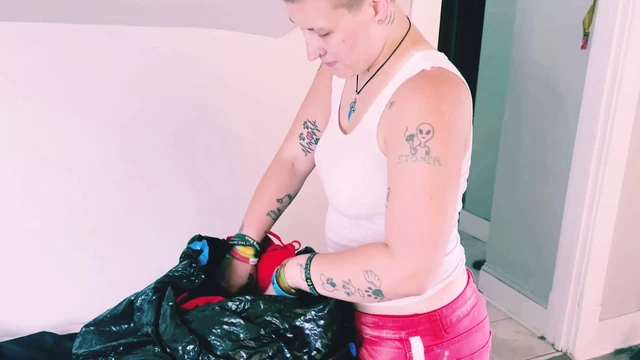 Divorced man fucks his friends tomboy stepdaughter