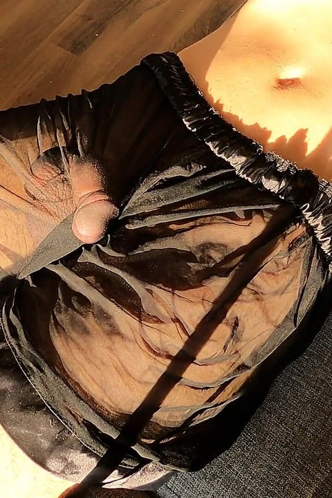 ฉันน้ําแตกในบ็อกเซอร์โปร่งใสของฉันโดยไม่ต้องสัมผัสตัวเอง