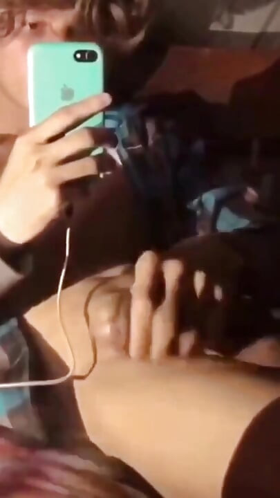 Dünner twink mit großem penis fickt sich