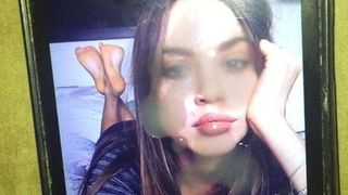 Ejaculare pe Xenia Tchoumitcheva față sexy și tălpi sexy