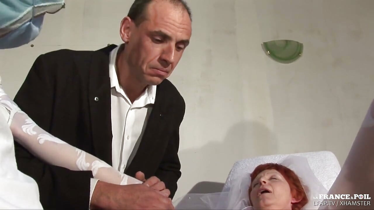 LFAP - Fransız tüylü olgun gelin doktorun yanında kıçtan sikiliyor ve yumruklanıyor