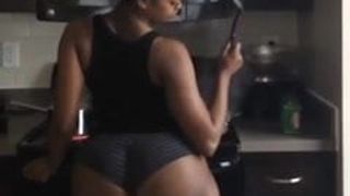 Big Round Bubble Butt twerk and shake