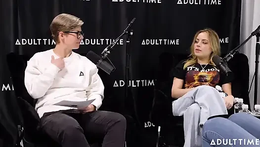 Gizelle Blanco ve Anna Claire Feromonları Bulutlar, Makaslama ve Çalı | Adult Time Podcast
