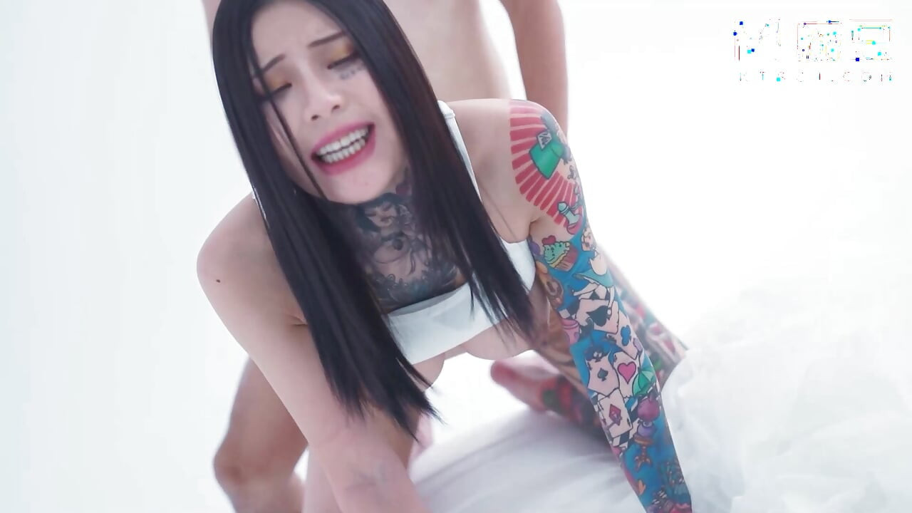 ModelMedia asia - Wilden sex mit schutzausrüstung während der pandemie haben