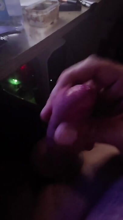 Mega load cumshot sa prstenom