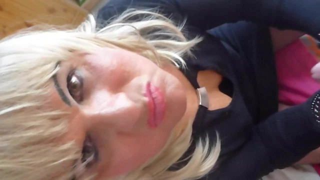 belle blonde suce une belle queue