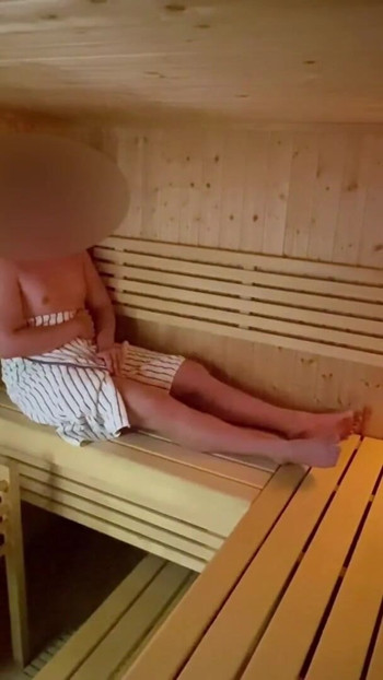 Morate vidjeti trenutak iz "Rizične masturbacije u sauni"
