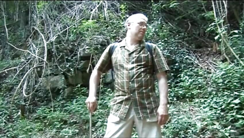 Σέξι κορίτσι με μεγάλα βυζιά λατρεύει το μεγάλο ώριμο πουλί στο μουνί στο στόμα