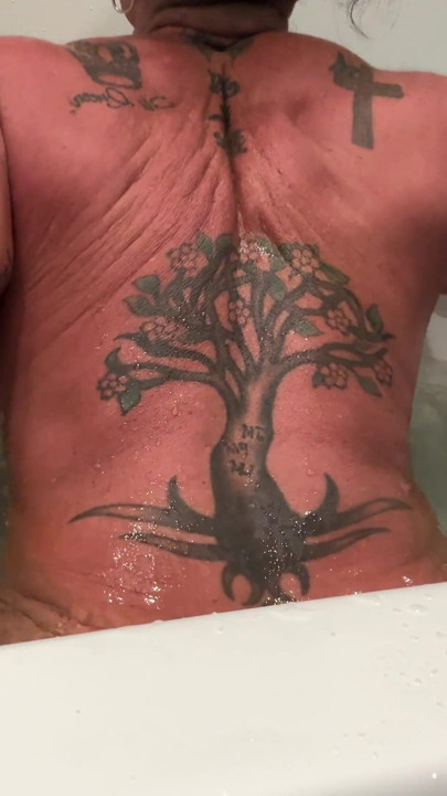Muscle Goddess Fucks Her Big Clit with the Shower Nozzle