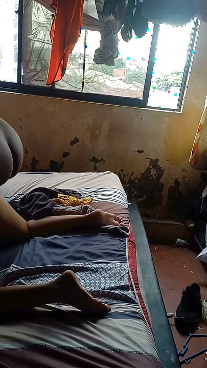 Chúng tôi bị bỏ lại một mình để đụ