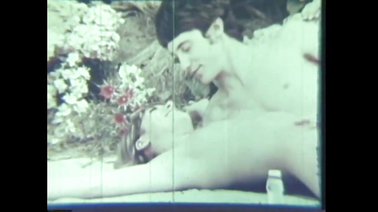 स्विमिंग पूल के बाहर हॉट विंटेज सेक्स!