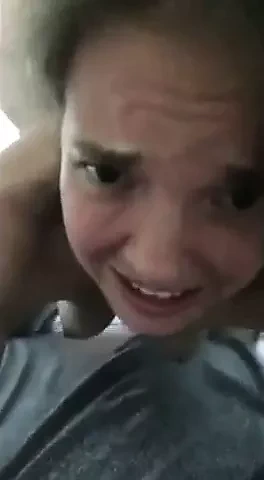 Cô ấy yêu cầu hậu môn và sau đó ghét nó