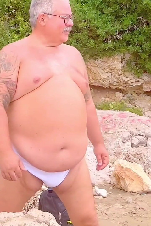 Kapetan Špiljski Čovjek Doživljava Orgazam Bez Ruku Nakon Boravka u Špilji