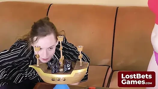 Striptiz korsan penguenleri oyun deneyimi hoş değil