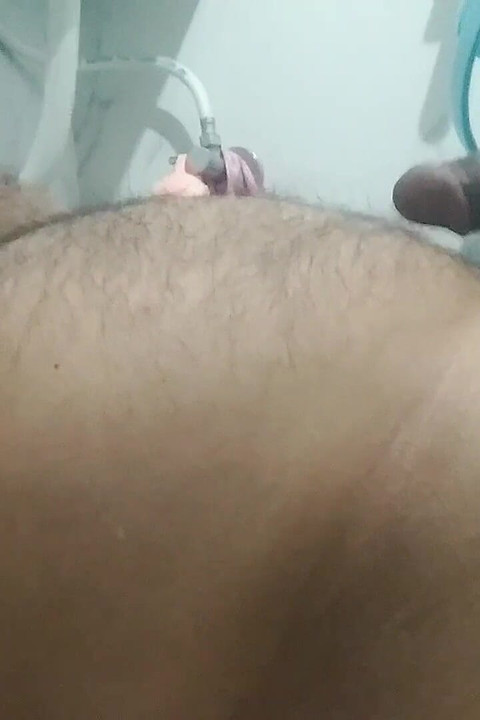 トイレでチンコとお尻を楽しんでいました