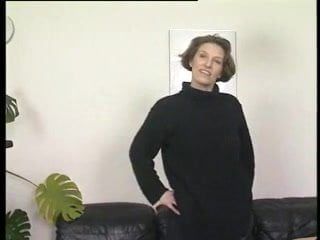 O mamă vitregă retro sexy a luat-o pe străzi