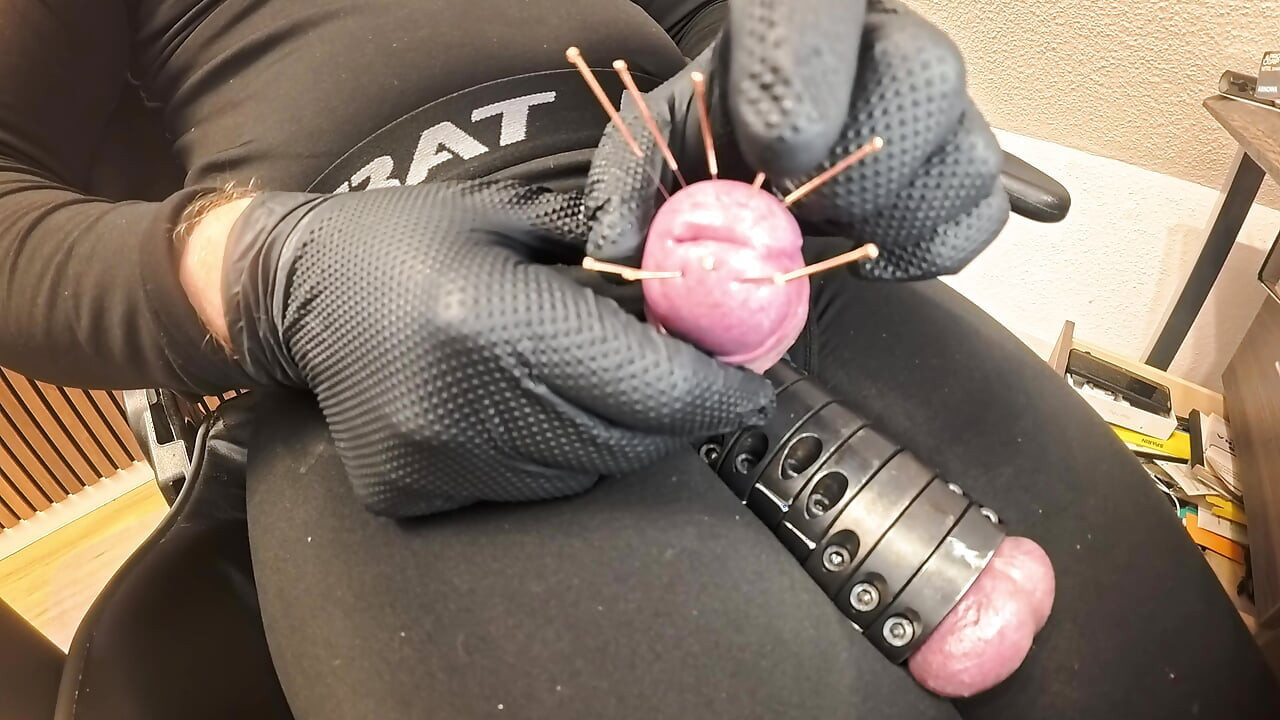 Drkanje s 10 igala u kurcu, rastezanje jaja i sondiranje dok ne svršim