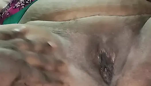 Eski kız arkadaşımın amının tıraşlı ve yalanmış olduğunu gördüm.