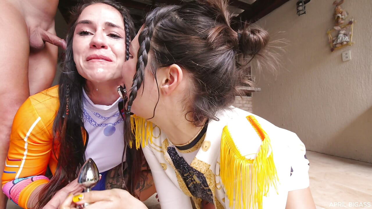 Halloween Huntr X Roomies Swallow Urine, Plugs and Ass Destroyed Rumi X Mira X Ragnarok