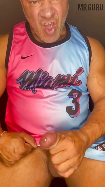 Mr Guru Solo Bodybuilder Daddy Wank