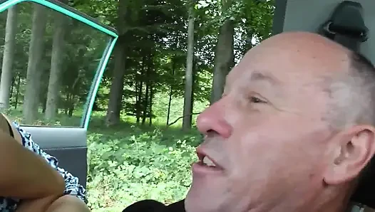 Age gap sarışın Alman bebek açık havada büyük yarakla sikiliyor