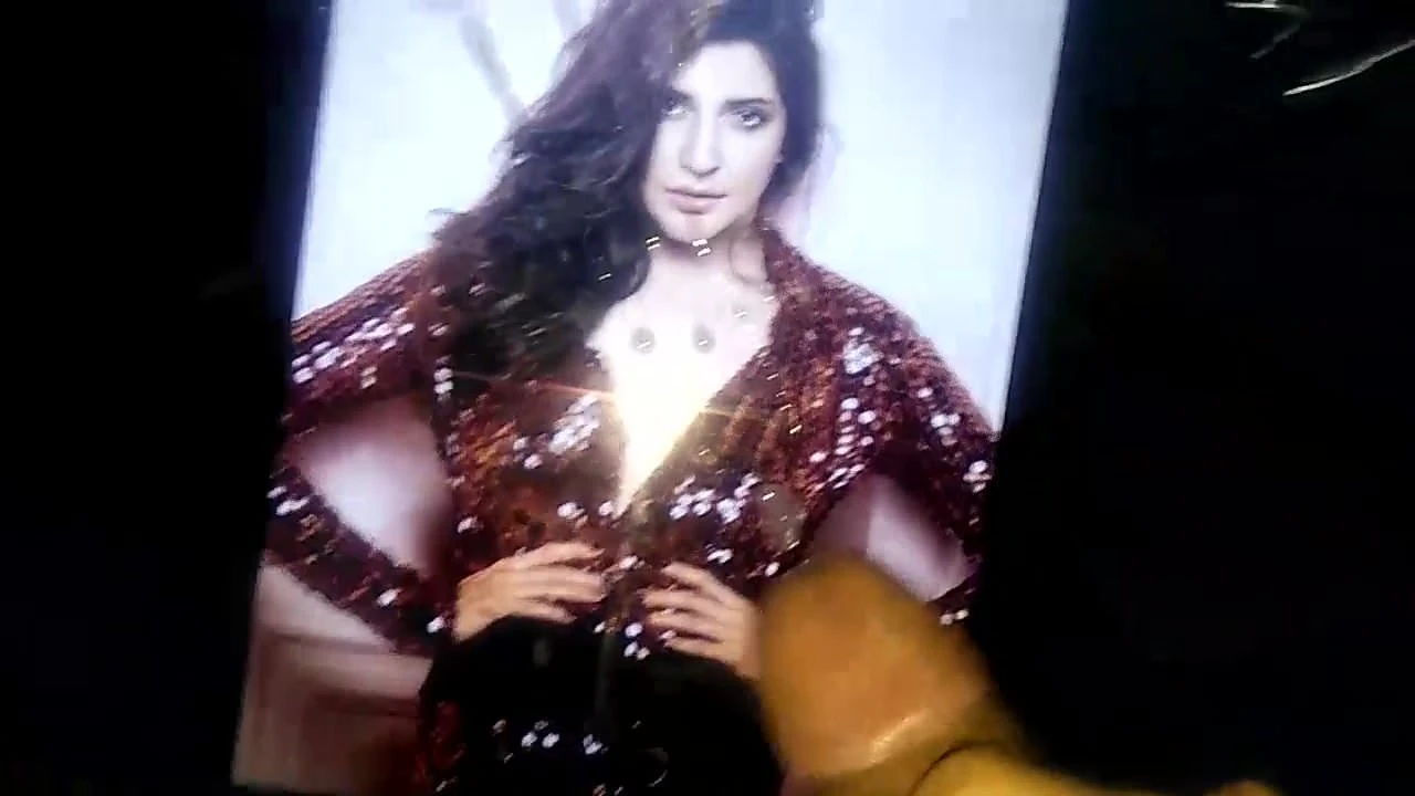 Anushka sharma 在她的生日那天射精