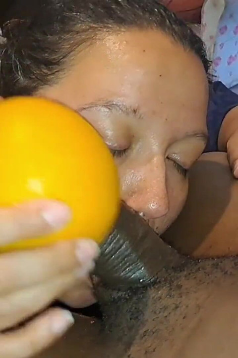 Femeie mare și țâțoasă suge coaie bbc mângâindu-i pula cu grapefruit