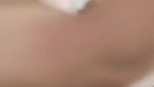 Tukang pijat yang lagi sange ngeliat pelanggannya pakai lingerie seksi satin dan hampir kepergok lagi di-anal sama pelanggannya