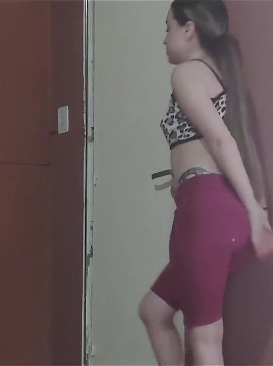 화장실이 점유되었고 바지를 오줌 싸야했습니다.