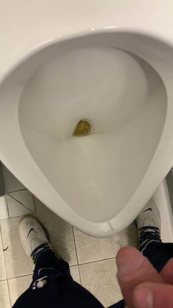 Extrem Pee at work