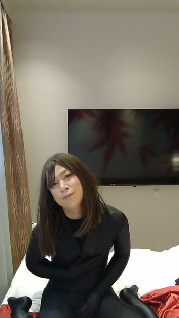 Trenutak koji morate vidjeti iz filma "Morphsuit masturbiraju mlade transvestice"