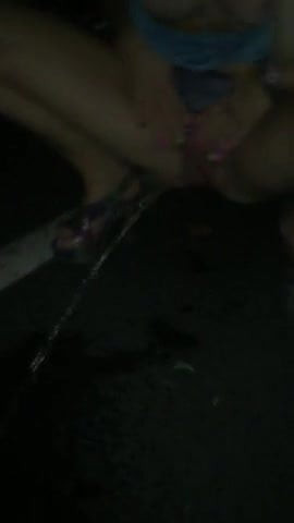 Slut in high heels pissing in parking lot