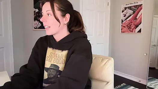 Stiefschwester spreizt ihre muschi und ihren arsch für dich!