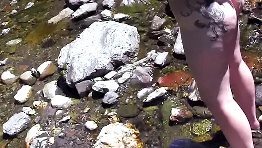 Francesc pertama kali ngentot sama sahabatnya sendiri di luar ruangan