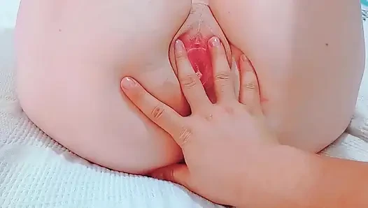 Amcık ilk kez dev bir dildoyla pirsingli