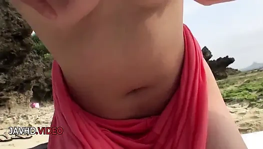 Megumi Haruka'nın sakso ve dölleme zevkleriyle ateşli açık havada üçlü seks macerası