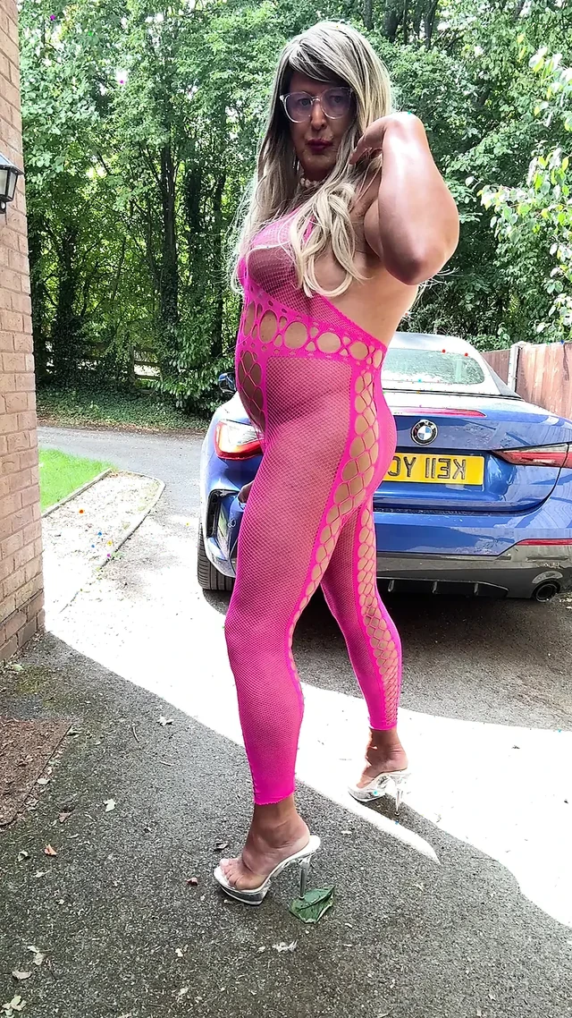 Sexy Crossdresser Kellycd2022’s in pink fishnet catsuit and heels