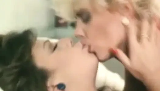 Video jadul pasangan hot ini dientot habis-habisan sama pacarnya