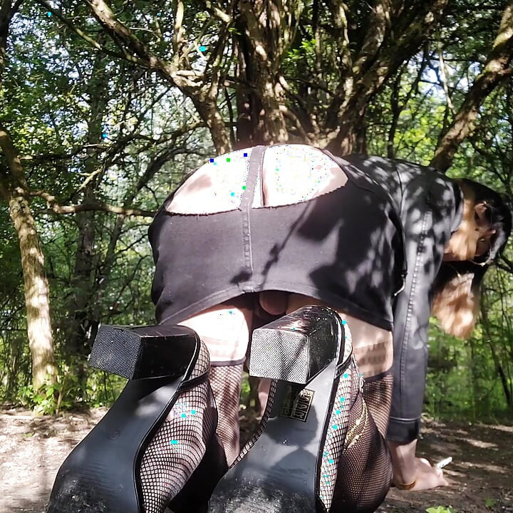 Show off your Mini Skirt in JeaNs, Open CuL on a Parking. VaneSsaBiTCHx PariS ChienneTrvprod91