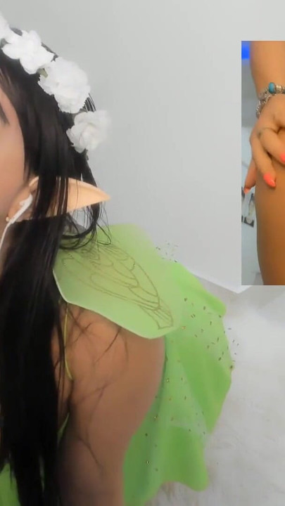 Zapanjujući trenutak iz "PORN ASMR INTENSE seksi vilinska cosplay ahegao pušenje"