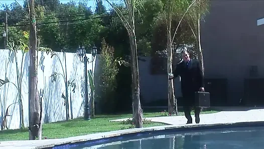 Büyük memeli hatunlarla üçlü seks aciton