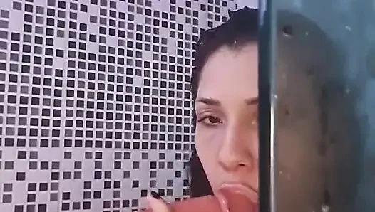 Hot Babe Masturbating in the Bath