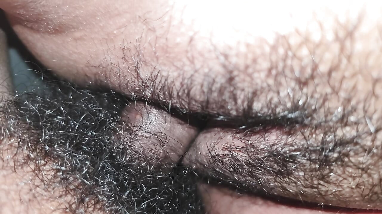 Η λεπτή γούνα Pussy είναι νόστιμη και τρυφερή