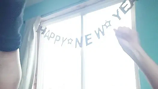 Милфа играет с фиолетовым дилдо!.