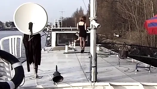 Französische lesben haben spaß beim lecken im freien